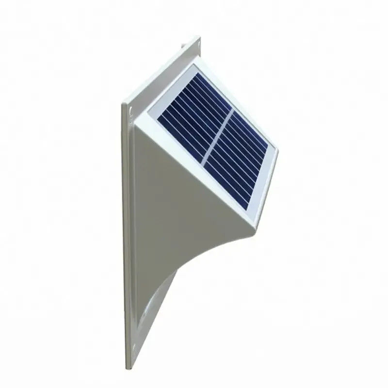 カスタマイズされた色 プールのための太陽光発電の庭灯 無料サンプル提供